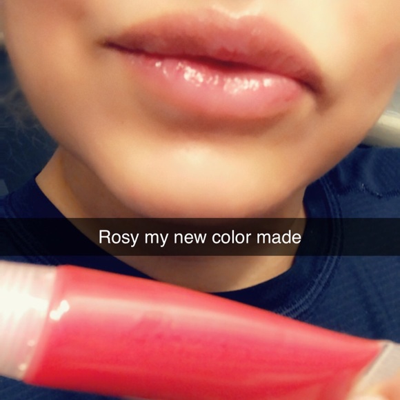 Long lasting lipgloss - Picture 2 of 2